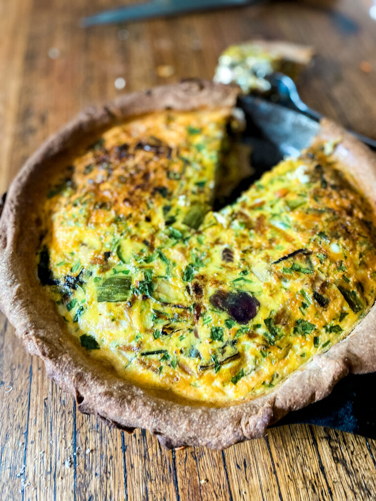 Salmon and leek quiche image
